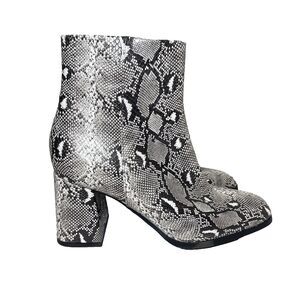 Madden Girl Snake Zip Ankle Booties | Women 9M | White+Black Snakeprint | New